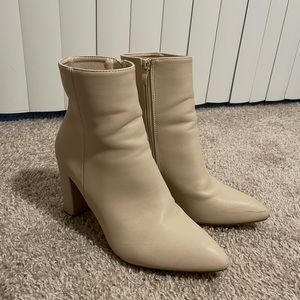 Cream/off-white ankle booties